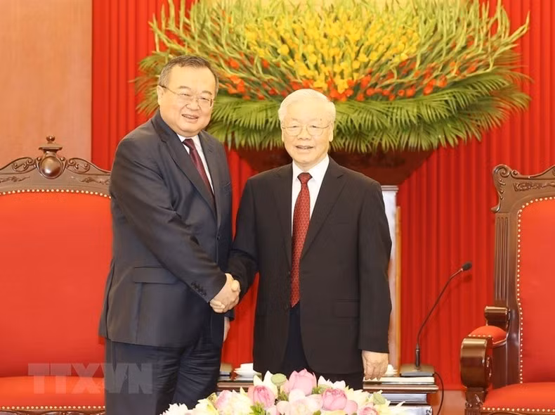 Party General Secretary Nguyen Phu Trong meets head of the International Liaison Department of the CPC Central Committee Liu Jianchao. (Photo: VNA)