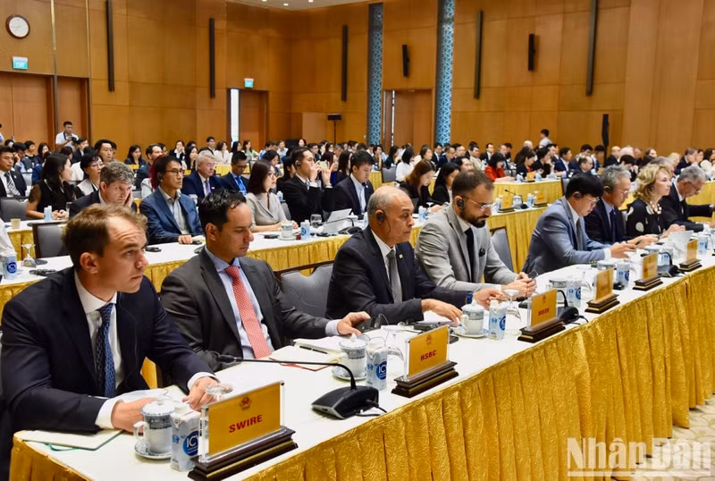 Representatives from associations and FDI firms at the conference. Representatives from associations and FDI firms at the conference.