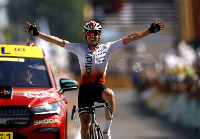 Cofidis' Ion Izagirre Insausti celebrates as he crosses the finish line to win stage 12 - Cycling - Tour de France - Stage 12 - Roanne to Belleville-En-Beaujolais - France - July 13, 2023. (Photo: Reuters)