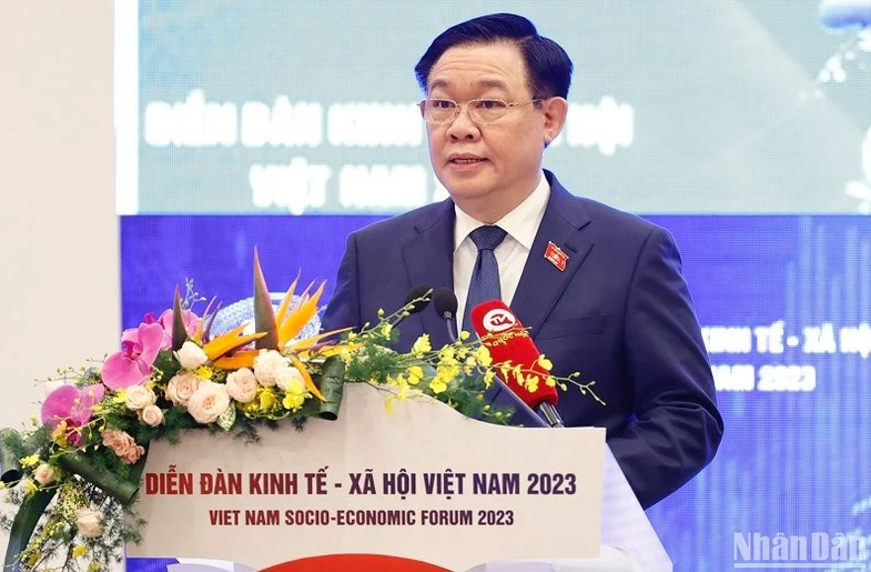 National Assembly Chairman Vuong Dinh Hue speaks at the forum. (Photo: NDO/Duy Linh)
