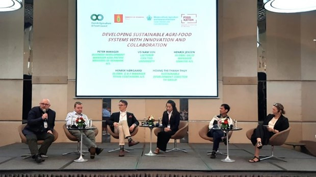 Speakers at the dialogue on sustainable agri-food system. 