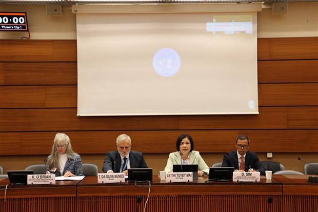 Ambassador Le Thi Tuyet Mai (second from right) speaking at international seminar on promoting the right to immunisation (Photo: VNA)