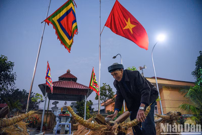 From very early on, the preparations for the festival are carefully prepared by the elderly in the village.