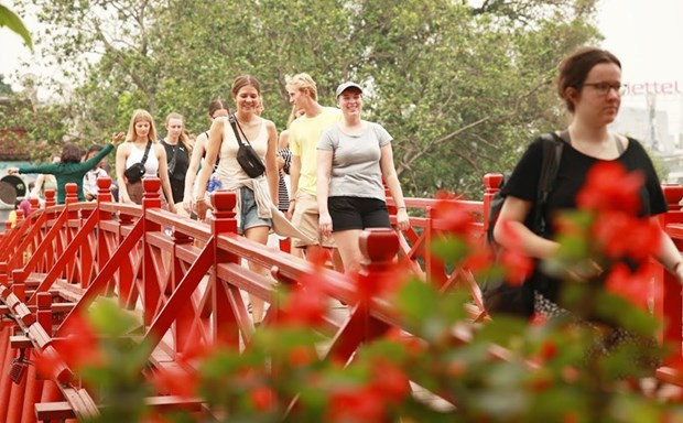 Tourists visit The Huc bridge, Ngoc Son temple in Hanoi (Photo: VNA)