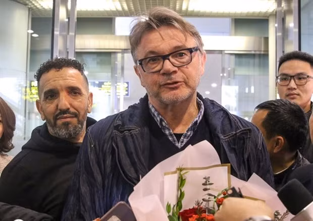 Philippe Troussier arrives in Hanoi on February 26. (Photos of VFF)