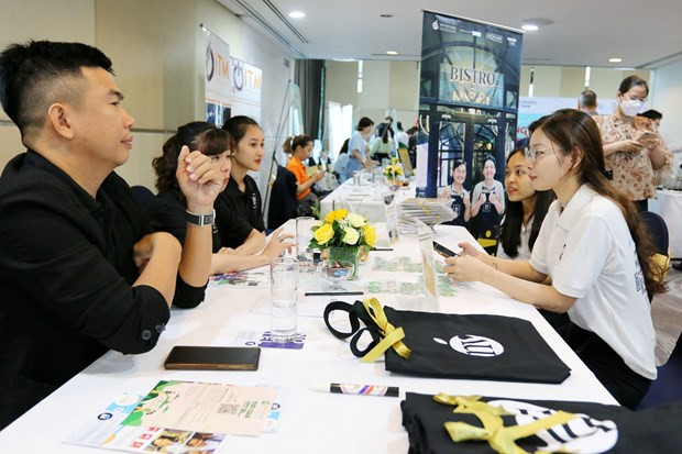 The job fair attracts more than 600 candidates looking for more than 200 job opportunities in French companies (Photo: VNA)