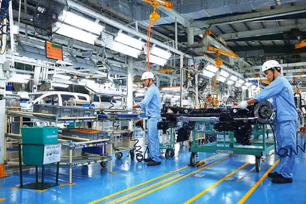 Exports and investments will continue driving Vietnam's economic growth in the remaining months of this year. (Photo: VNA)