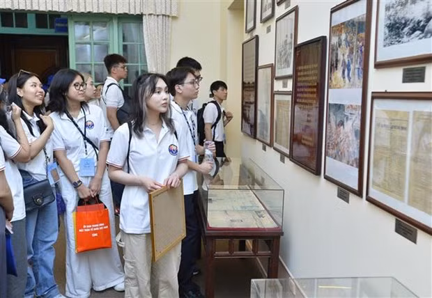 OV youths visit the VFF museum (Photo: VNA)