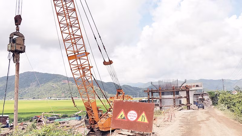 Construction of a connection road from Hoa Tam Industrial Park (South Phu Yen Economic Zone) with National Highway 1 to the north-south expressway