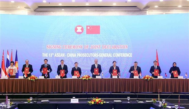 At the signing ceremony of the joint declaration. (Photo: VNA)