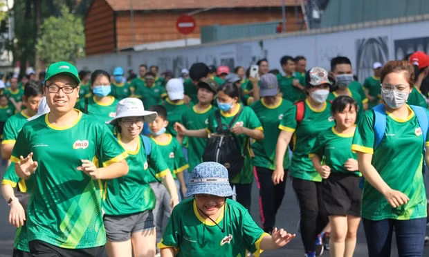 People join the Olympic Run Day in Ho Chi Minh City's District 1 on March 26. (Photo: VNA)