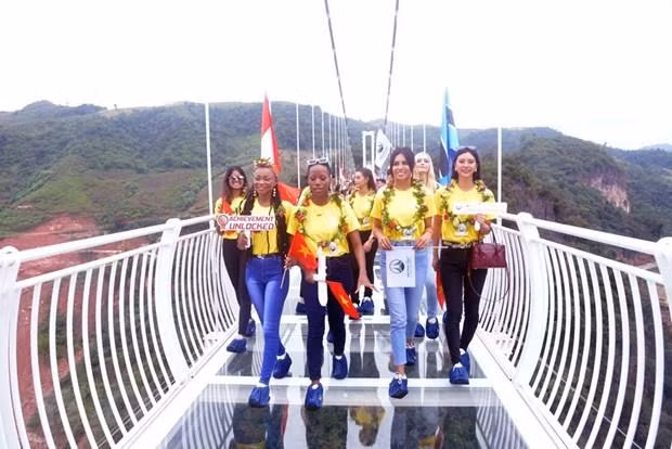 Contestants of Miss Tourism World 2022 spent November 23 and 24 in the northern province of Son La’s Moc Chau district, as part of their experience tour of Vietnam's heritage regions. (Photo: VNA)