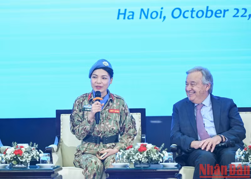 Sa Minh Ngoc, a female officer of the Vietnamese peacekeeping force, shares her feelings at the dialogue.