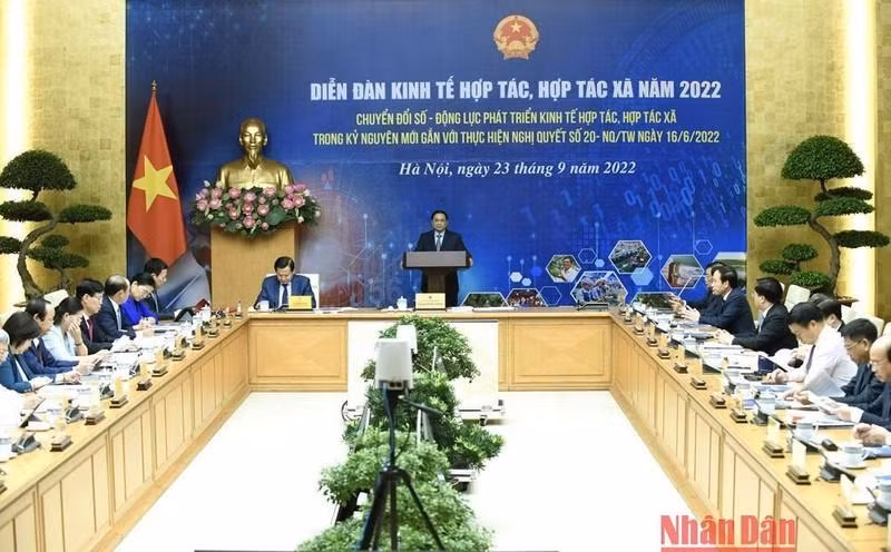 Prime Minister Pham Minh Chinh addresses the forum (Photo: VNA)