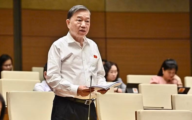 Minister of Public Security To Lam delivered a speech explaining and clarifying a number of issues raised by NA deputies.