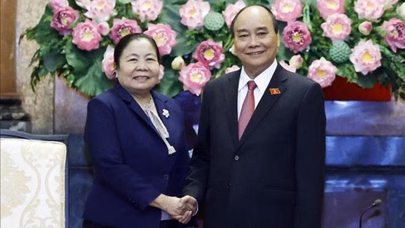 President Nguyen Xuan Phuc receives the Head of the Organisation Commission of the Lao People’s Revolutionary Party Sisay Leudetmounsone. (Photo: VNA)