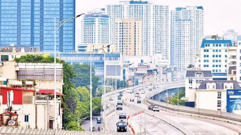 After its completion, Ring Road 2 (section from Vinh Tuy Bridge to the Vong intersection) will be connected to the section of the So intersection which has been exploited previously, contributing to reducing traffic congestion on the Truong Chinh, Dai La and Minh Khai routes. (Photo: My Ha)