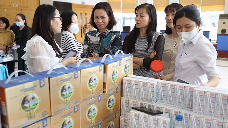 Participants are introduced to Vinamilk’s nutritional products.