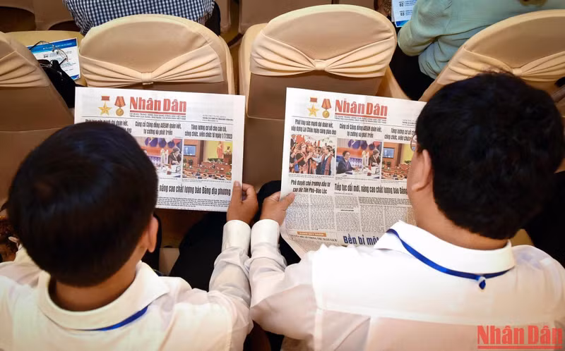 According to speakers, Party newspapers need to take the lead in innovation and improving quality, thereby broadening access to readers, especially younger ones. According to speakers, Party newspapers need to take the lead in innovation and improving quality, thereby broadening access to readers, especially younger ones.