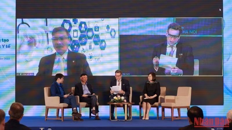 Delegates at the forum.