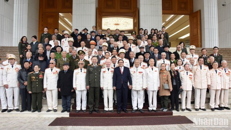 PM Pham Minh Chinh with the delegates