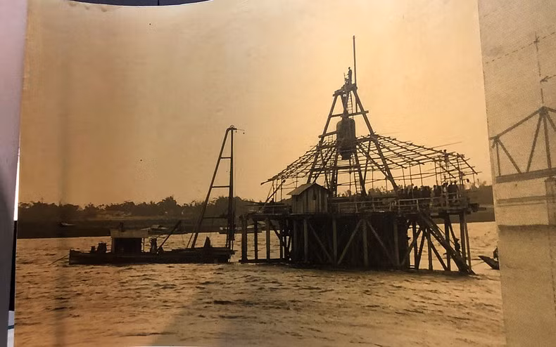 The first steps in forming the bridge.