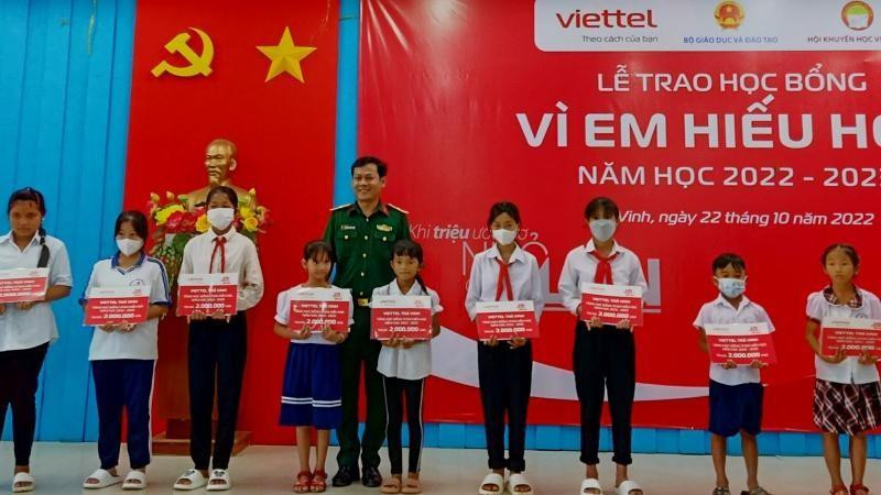 An overview of the presentation ceremony.
