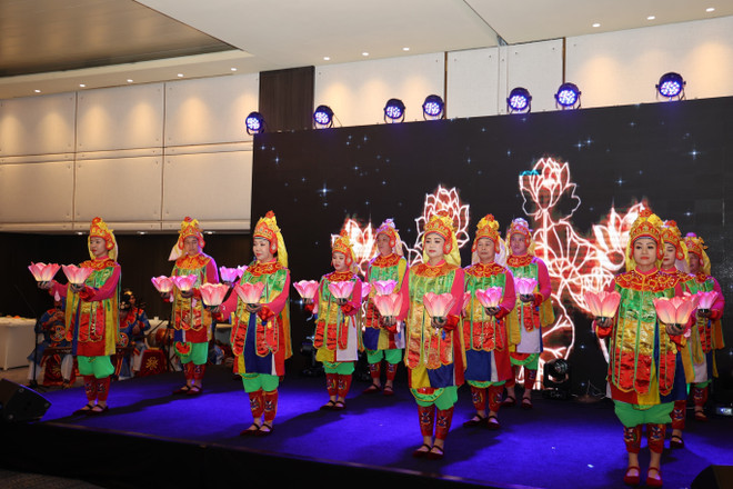 Hue royal music captivates Swiss audience ảnh 1