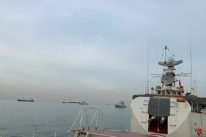 Ship 09 of Brigade 171 of the Viet Nam People’s Navy operates in Indonesian waters alongside naval vessels from participating countries during the AUMX-2 exercise. (Photo: VNA)