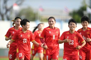 Viet Nam women’s football team defeat Indonesia 5–0 in the semi-final at SEA Games 33. (Photo: VNA)