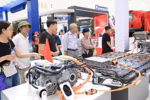 Technological solutions for electric cars are on display at the National Achievements Exhibition "80 Years of Independence-Freedom-Happiness Journey". (Photo: NDO)