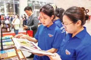 Display area of outstanding works at the 8th National Book Awards Ceremony. (Photo: VIET LINH)