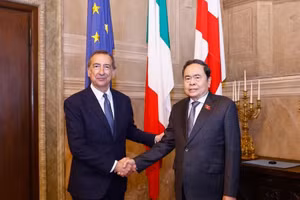 NA Chairman Tran Thanh Man (R) and Mayor of Milan Giuseppe Sala (Photo: VNA)