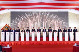 arty General Secretary To Lam (central) on January 28 attends the ground-breaking ceremony for the Truong Ha Boarding Primary and Secondary School in Truong Ha commune, the northern province of Cao Bang. (Photo: NDO)