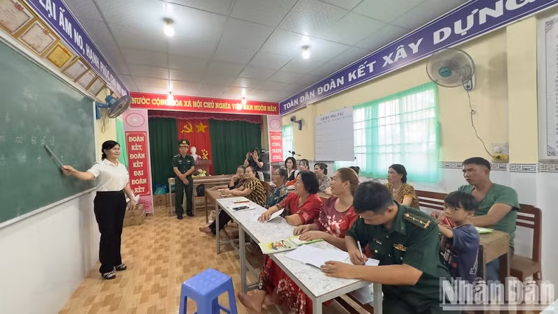 Dao Thi Thanh An directly teaches and maintains weekly classes.