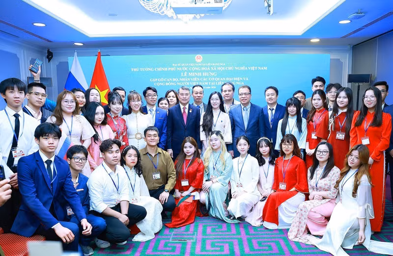 vna-potal-thu-tuong-le-minh-hung-gap-cong-dong-nguoi-viet-nam-tai-lien-bang-nga-883261318-7-31-28.jpg