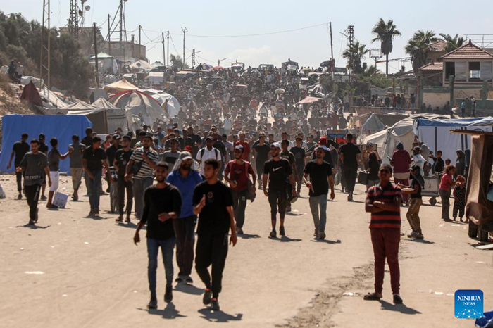  Palestinians walk on road returning to Gaza City, near the central Gaza Strip, Oct. 10, 2025. Displaced Palestinians have begun returning from the southern part of the Gaza Strip to the north after the Israeli army announced that civilians are permitted to move through the coastal Rashid Road and Salah al-Din Road, local sources said on Friday. (Photo: Xinhua)