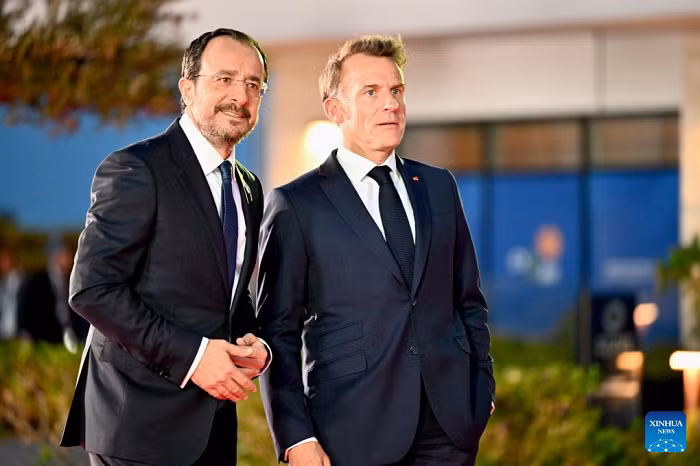 Cypriot President Nikos Christodoulides (L) welcomes French President Emmanuel Macron before an EU summit in Ayia Napa, Cyprus, April 23, 2026. European Union (EU) leaders gathering in Cyprus on Thursday and Friday will discuss the economic and security fallout from Iran war, especially on soaring energy prices and mutual defense following a recent drone attack on the Mediterranean island. (Xinhua)