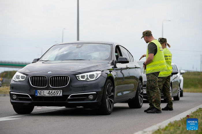 Law enforcement officers inspect cars entering Poland from Lithuania at a checkpoint in Suwalki, Poland, July 7, 2025. Poland reinstated checkpoints along its borders with Germany and Lithuania on Monday to curb illegal migration and reinforce national security. The checks will remain in effect for 30 days. (Photo: Xinhua)