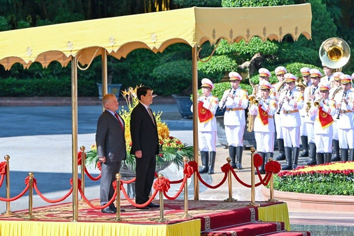 State President Luong Cuong hosted an official welcome ceremony in Ha Noi on November 12 afternoon for King Abdullah II Ibn Al Hussein of the Hashemite Kingdom of Jordan, who is on a two-day official visit to Viet Nam.