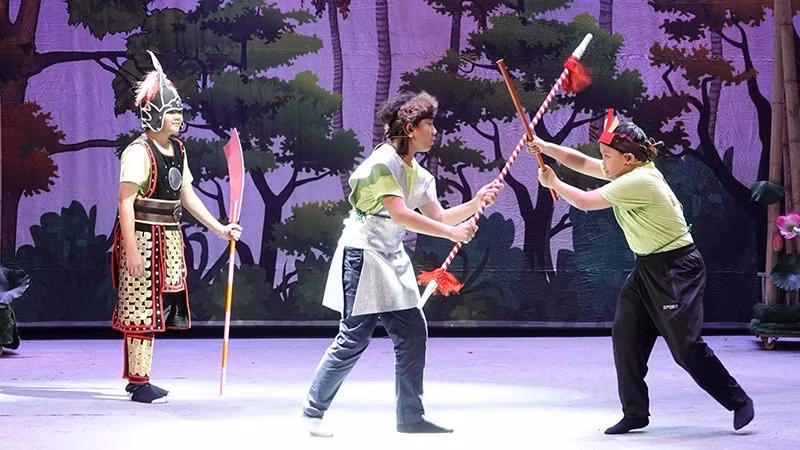 Children perform in ‘The Legend of Saint Giong’. (Photo: LINH DOAN)