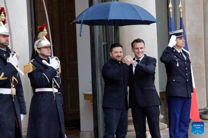 French President Emmanuel Macron (2nd R) greets Ukrainian President Volodymyr Zelensky (3rd R) at the Elysee Palace in Paris, France, March 13, 2026. (Photo: Xinhua)