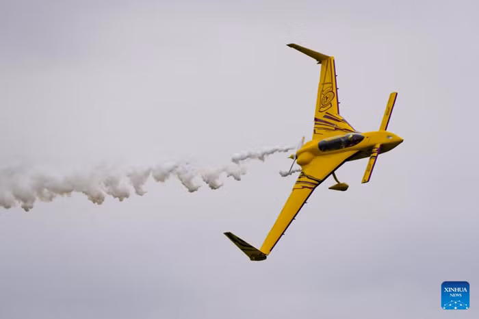 An aircraft performs during the 2025 Boundary Bay Airshow in Delta, British Columbia, Canada, July 19, 2025. The annual airshow opened here on Saturday, featuring aerobatic performances and static displays of both modern and vintage airplanes, attracting large crowds of aviation enthusiasts. (Photo: Xinhua)
