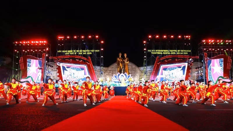 Martial artists perform a spectacular mass demonstration showcasing the enduring spirit and continuity of Viet Nam's traditional martial arts.