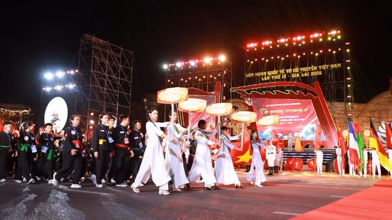 A colourful parade showcases the participating martial arts delegations during the opening ceremony.