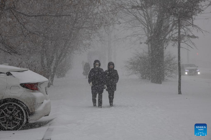 People walk in a blizzard in Vladivostok, Russia, Jan. 10, 2026. (Photo: Xinhua)