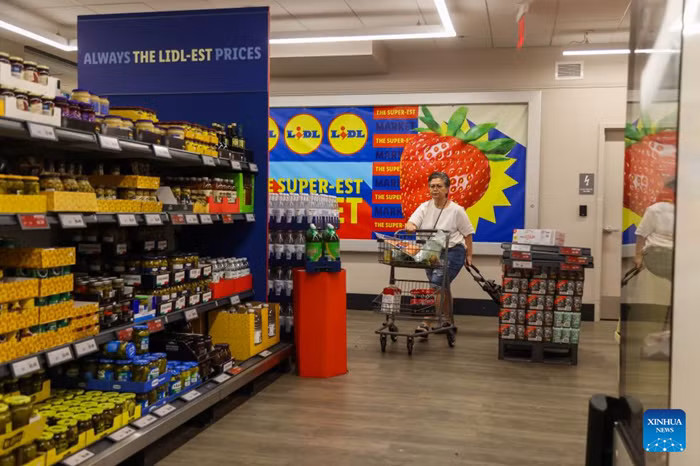 A woman shops at a grocery store in New York, the United States, on Aug. 12, 2025. The U.S. Consumer Price Index (CPI) increased 0.2 percent in July and 2.7 percent year-on-year, the U.S. Bureau of Labor Statistics (BLS) reported Tuesday. (Photo: Xinhua)