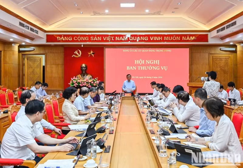 Politburo member, Permanent member of the Communist Party of Viet Nam (CPV) Central Committee's Secretariat Tran Cam Tu chairs the meeting. (Photo: Duy Linh)