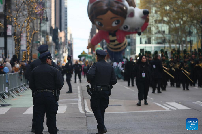 Police officers stand guard during the Macy´s Thanksgiving Day Parade in New York, the United States, on Nov. 27, 2025. New York City boosted security during the Macy´s Thanksgiving Day Parade on Thursday. (Photo: Xinhua)