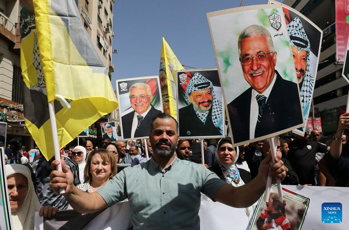 Palestinians celebrate with portraits of Palestinian leaders Yasser Arafat and Mahmoud Abbas during a rally in West Bank city of Nablus, on Sept. 23, 2025. Rallies were held in several cities across the West Bank on Tuesday to celebrate the Western recognition of the State of Palestine and to show solidarity with the people of the Gaza Strip. (Photo: Xinhua) 